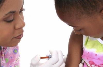 Nurse vaccinates child